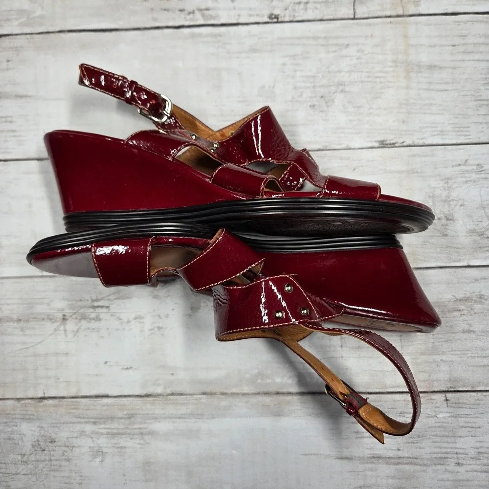 Sofft 1236819 Patent Leather Wedge Sandals Women 8M Burgundy Studded Slingback